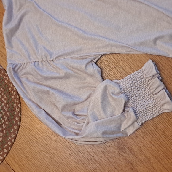 Women's size 4x long sleeve oatmeal color T-shirt with elastic cuffs. - Picture 5 of 7